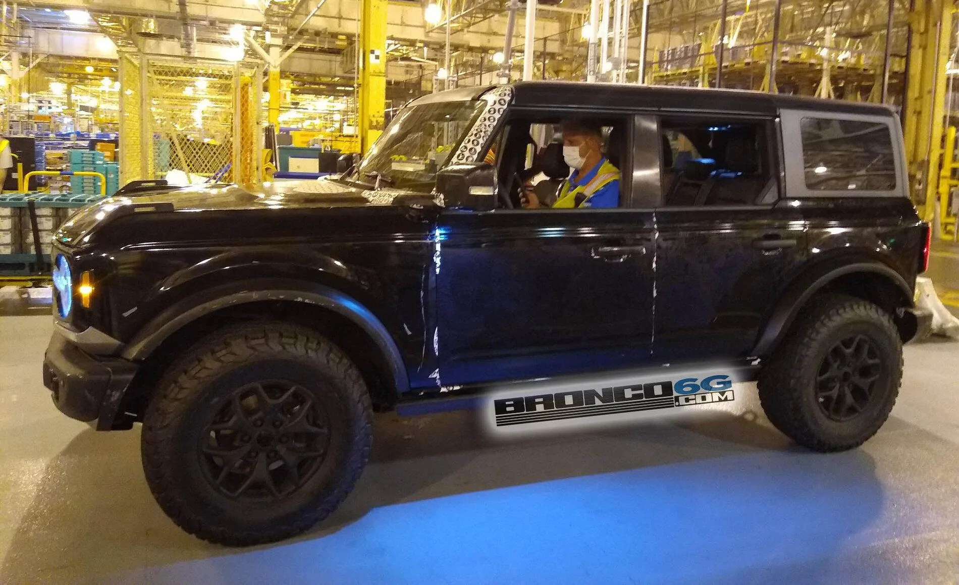Ford Bronco Spotted: Badlands No-Sasquatch Bronco On 33″ Tires [Updated With Interior] 2021-bronco-badlands-no-sasquatch-21-jpg