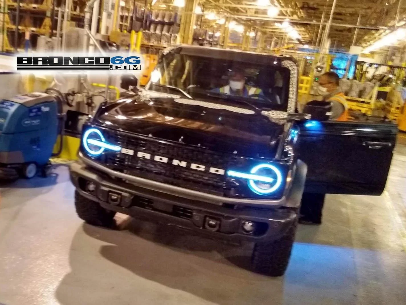 Ford Bronco Spotted: Badlands No-Sasquatch Bronco On 33″ Tires [Updated With Interior] 2021-bronco-badlands-no-sasquatch-20-jpg