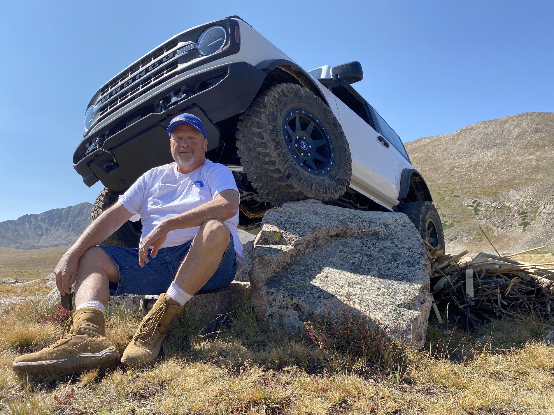 Ford Bronco OXFORD WHITE Bronco Club 31B992A5-D8D0-4E6F-BC7D-4B0C23B60B5C