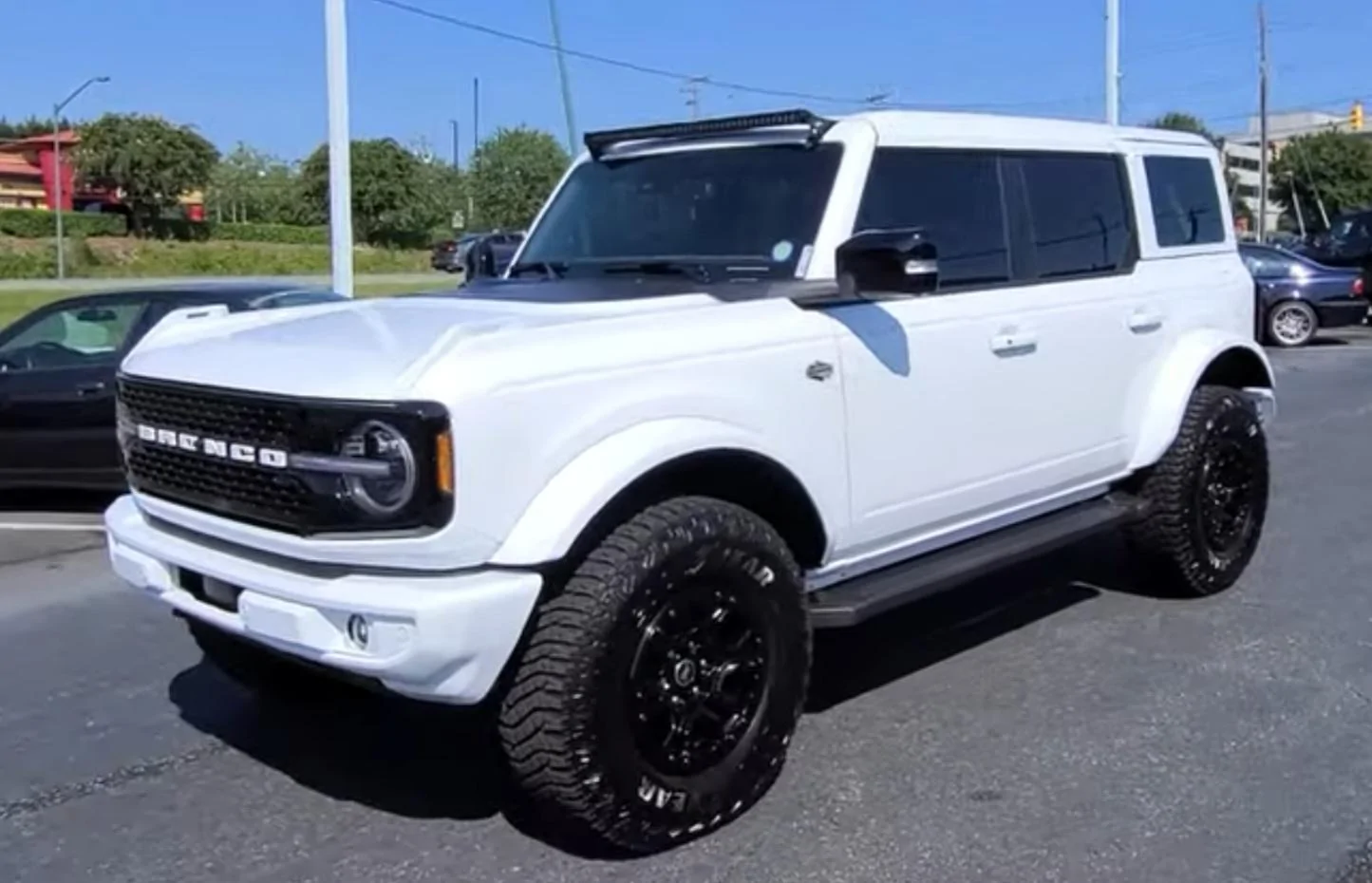 Ford Bronco Video:  White Wildtrak with white painted hardtop and painted bumpers Screenshot_20210912-073115_Chrom
