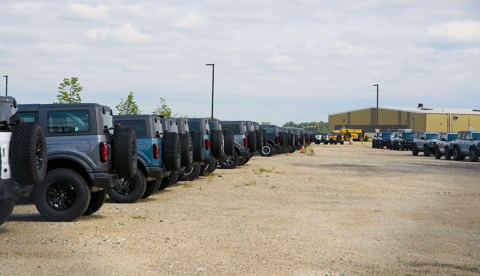Ford Bronco "Dirt mountain" Bronco storage lot - video & pics from today jam08528-