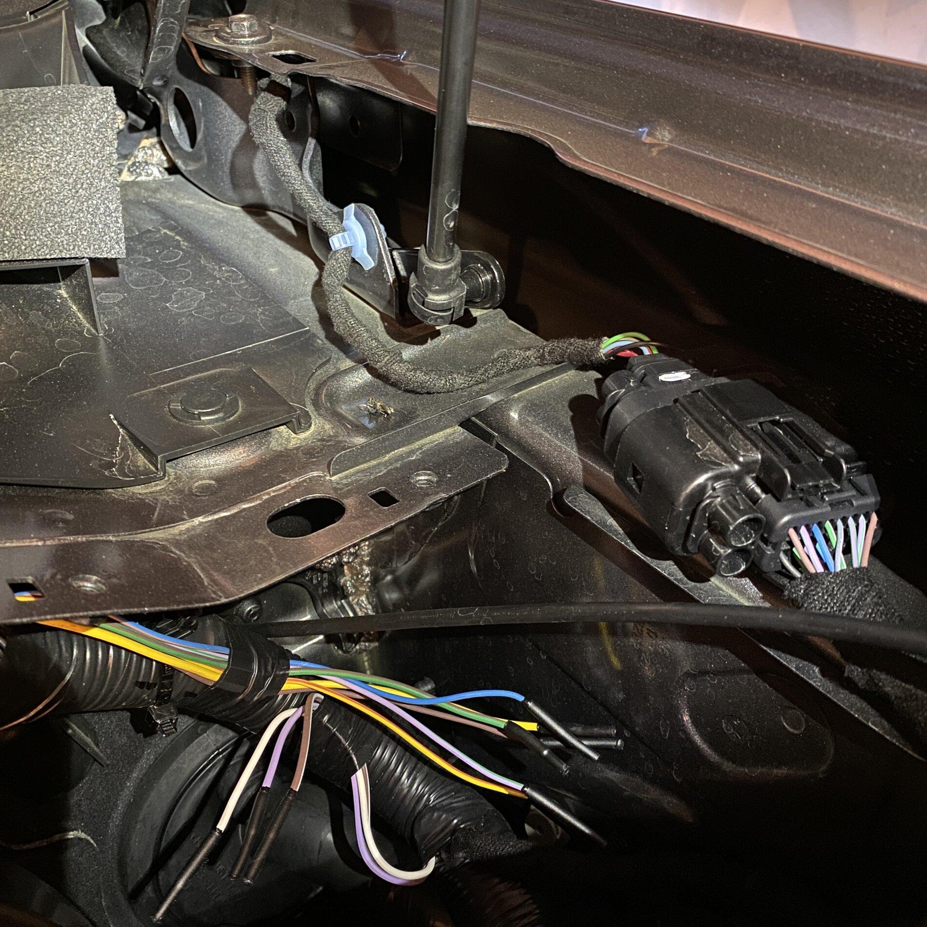 Ford Bronco Installing overhead aux switches after sales? AD384512-16B8-49F0-A26F-6D1C2DB14ABB