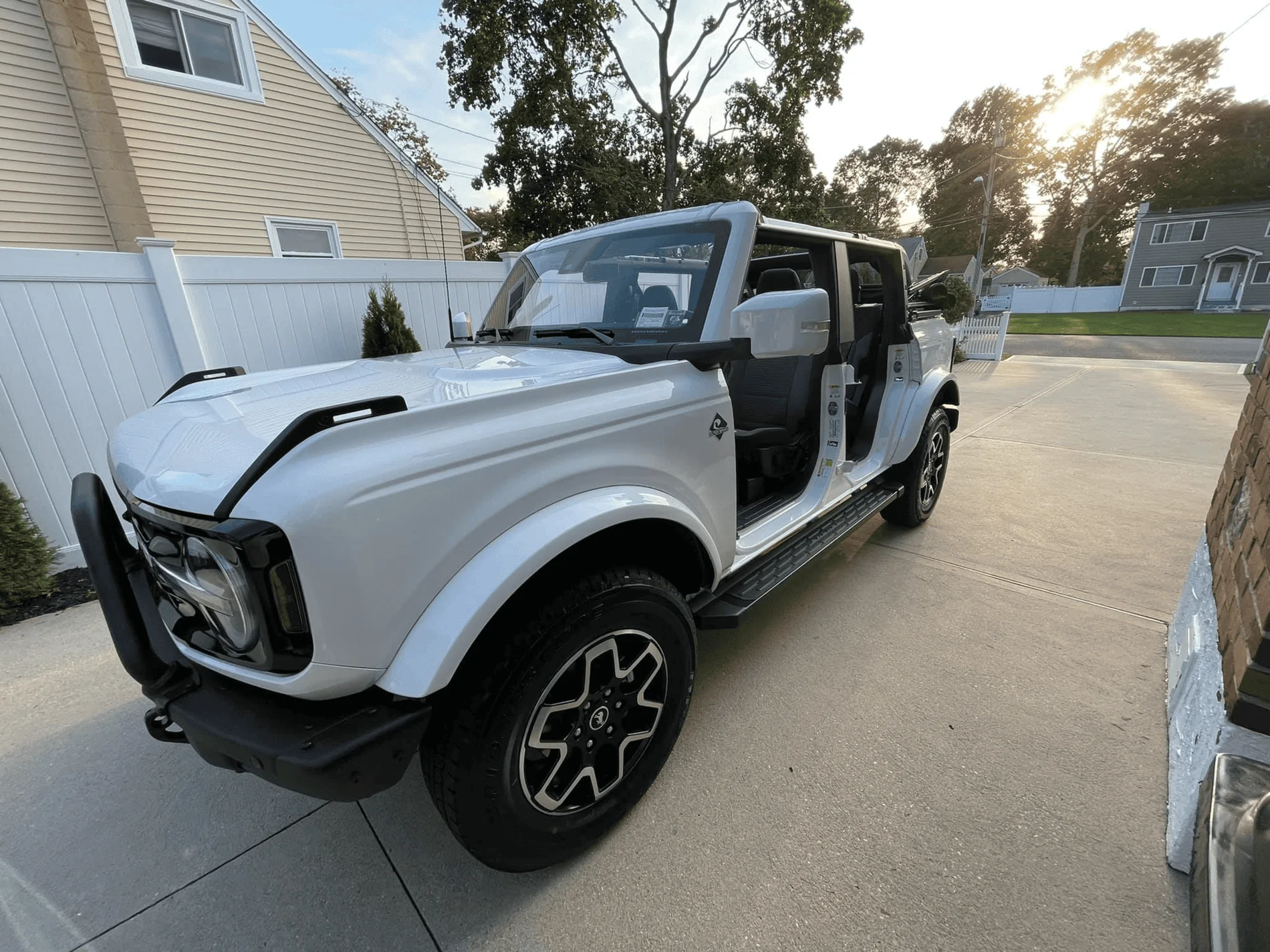 Ford Bronco OXFORD WHITE Bronco Club 1631743672494