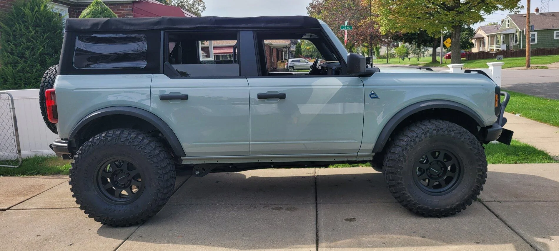 Ford Bronco My Black Diamond Bronco with 37's, 2" spacers, 4WP upper control arms & rear track bar, Method 701 20210915_142505