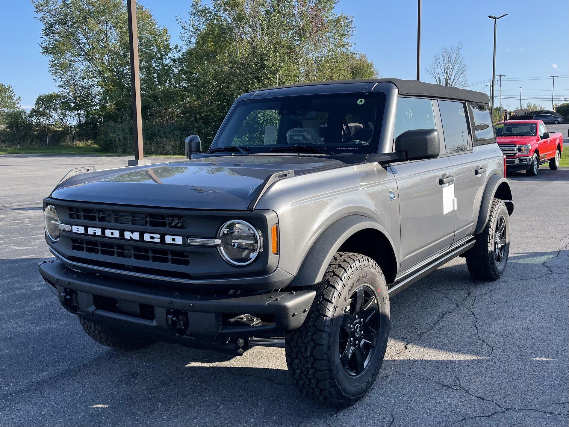 Ford Bronco CARBONIZED GRAY Bronco Club C99B470D-C838-40B9-A237-F56D681B0306