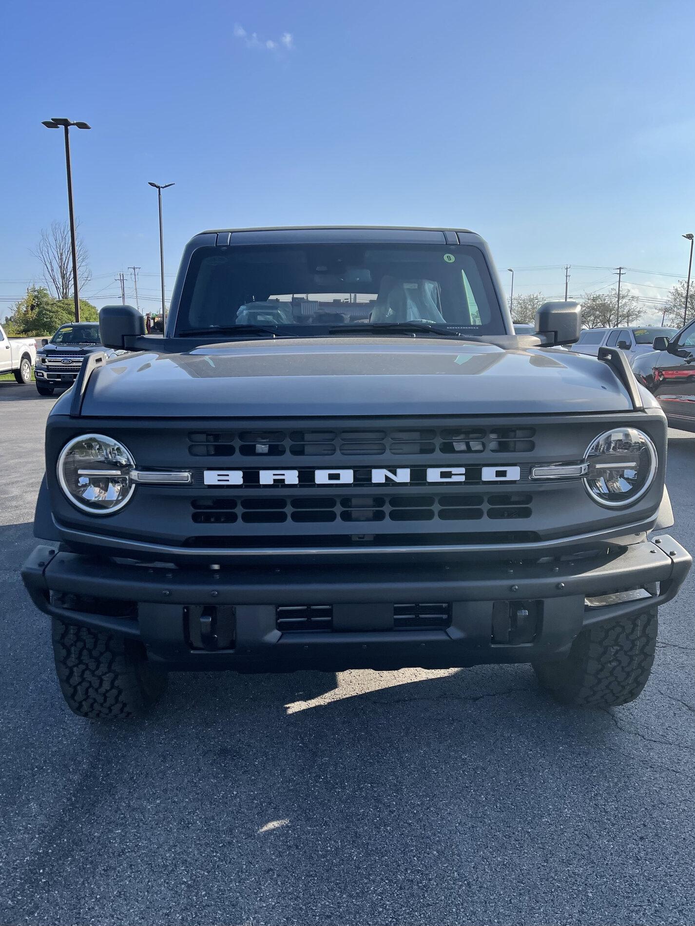Ford Bronco CARBONIZED GRAY Bronco Club 50B3F7E1-AE49-40EF-B7D9-BD2C0142F380