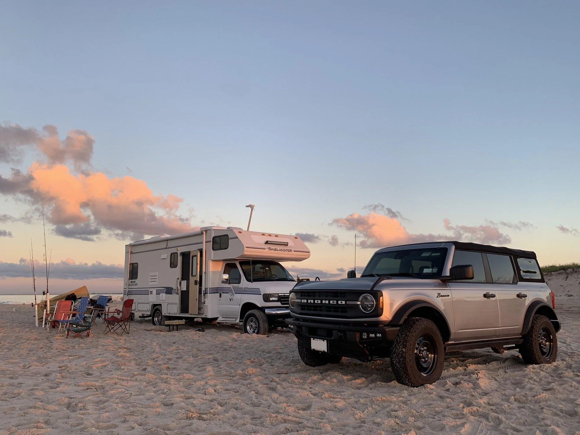 Ford Bronco ICONIC SILVER Bronco Club A33FBB5B-EFE8-4B27-9EFC-A38C2D9144D4