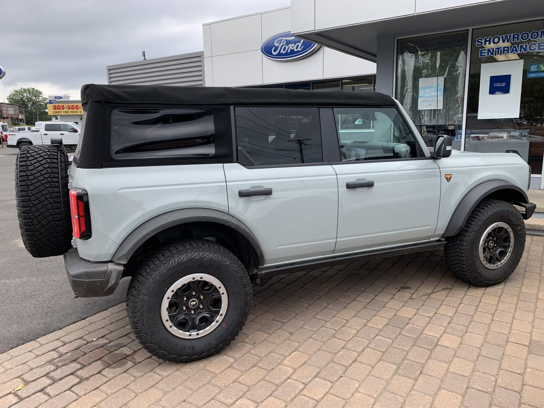 Ford Bronco CACTUS GRAY Bronco Club 3FB22890-9712-4748-BF9B-2D8EE4814085