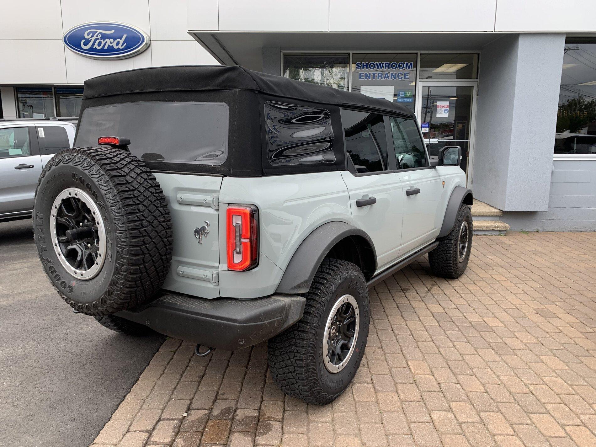 Ford Bronco CACTUS GRAY Bronco Club 8B6558C4-47ED-4892-82C4-359C50052C3D