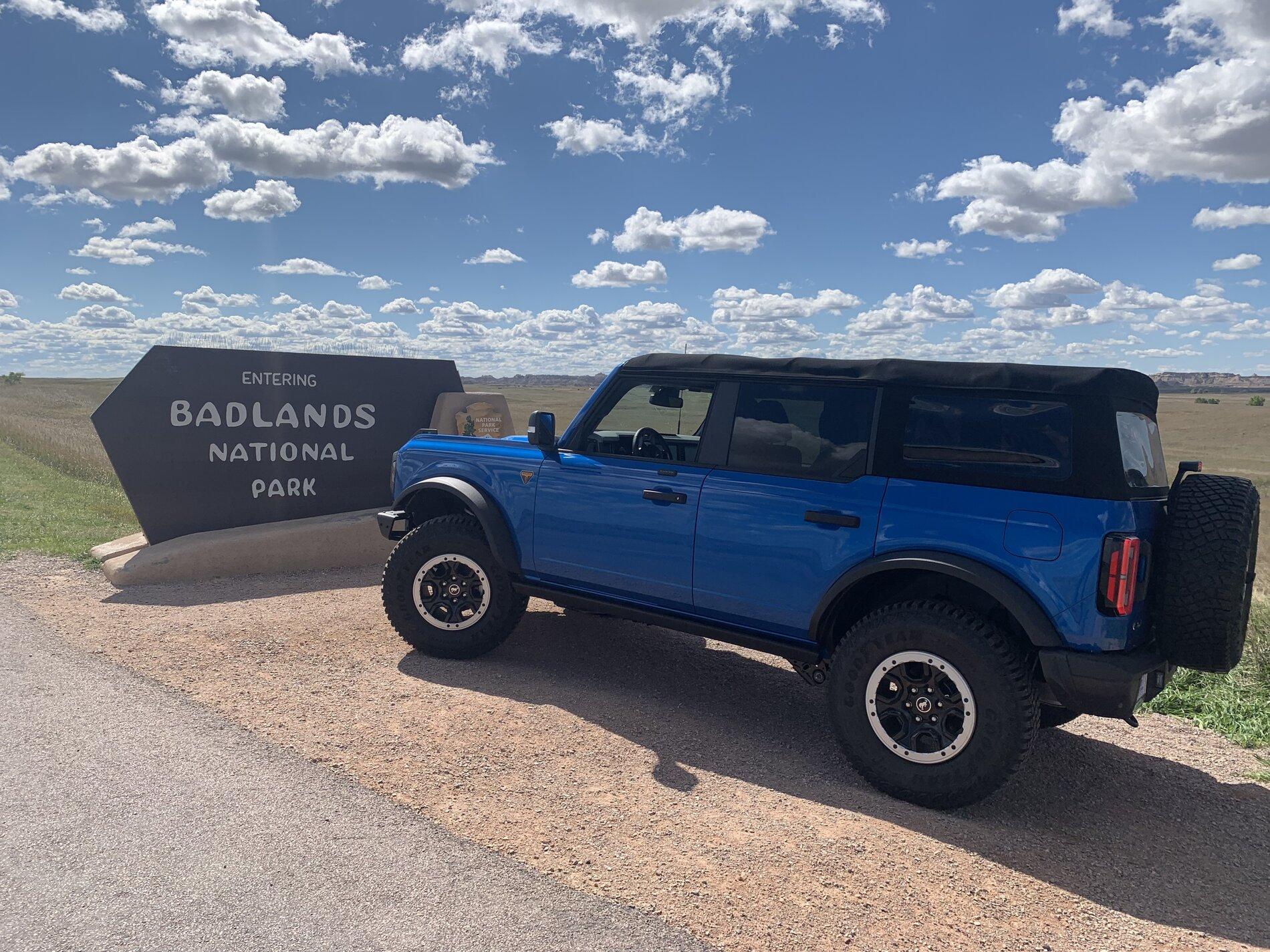 Ford Bronco VELOCITY BLUE Bronco Club 1B24A39E-2DF6-4B2B-B8C3-82E707AF31B0