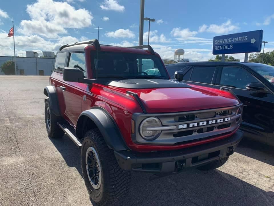Ford Bronco Pics: Ford Accessory Hood Scoop and Fender Flares by Air Design installed on 2021 Bronco 2-Door Big Bend 2021 Ford Bronco Hood Scoop - Ford Accessory5