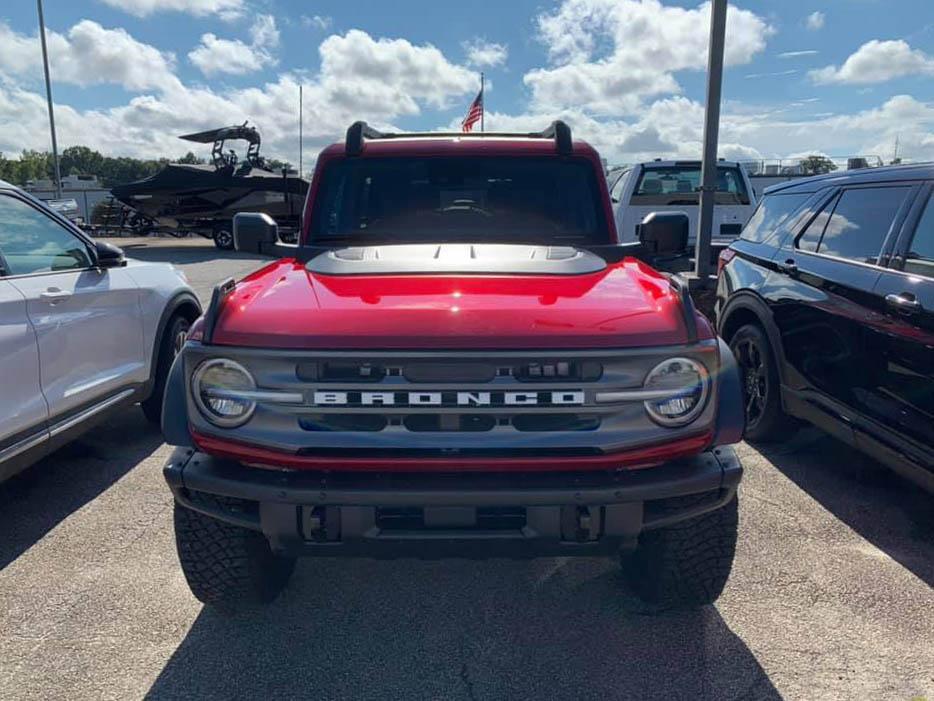 Ford Bronco Pics: Ford Accessory Hood Scoop and Fender Flares by Air Design installed on 2021 Bronco 2-Door Big Bend 2021 Ford Bronco Hood Scoop - Ford Accessory3 (1)