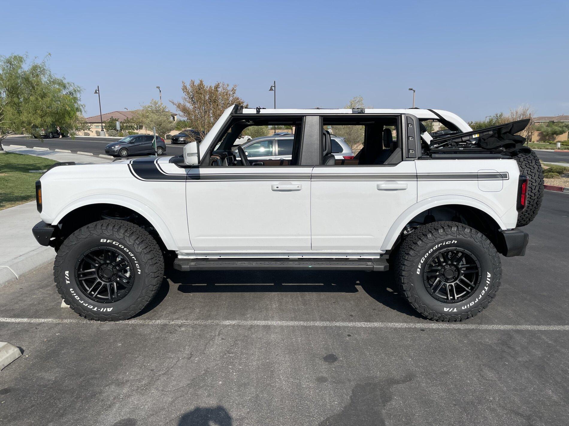 Ford Bronco OXFORD WHITE Bronco Club BC7AD93A-BAA7-43D2-ACD0-67C50D9772C6