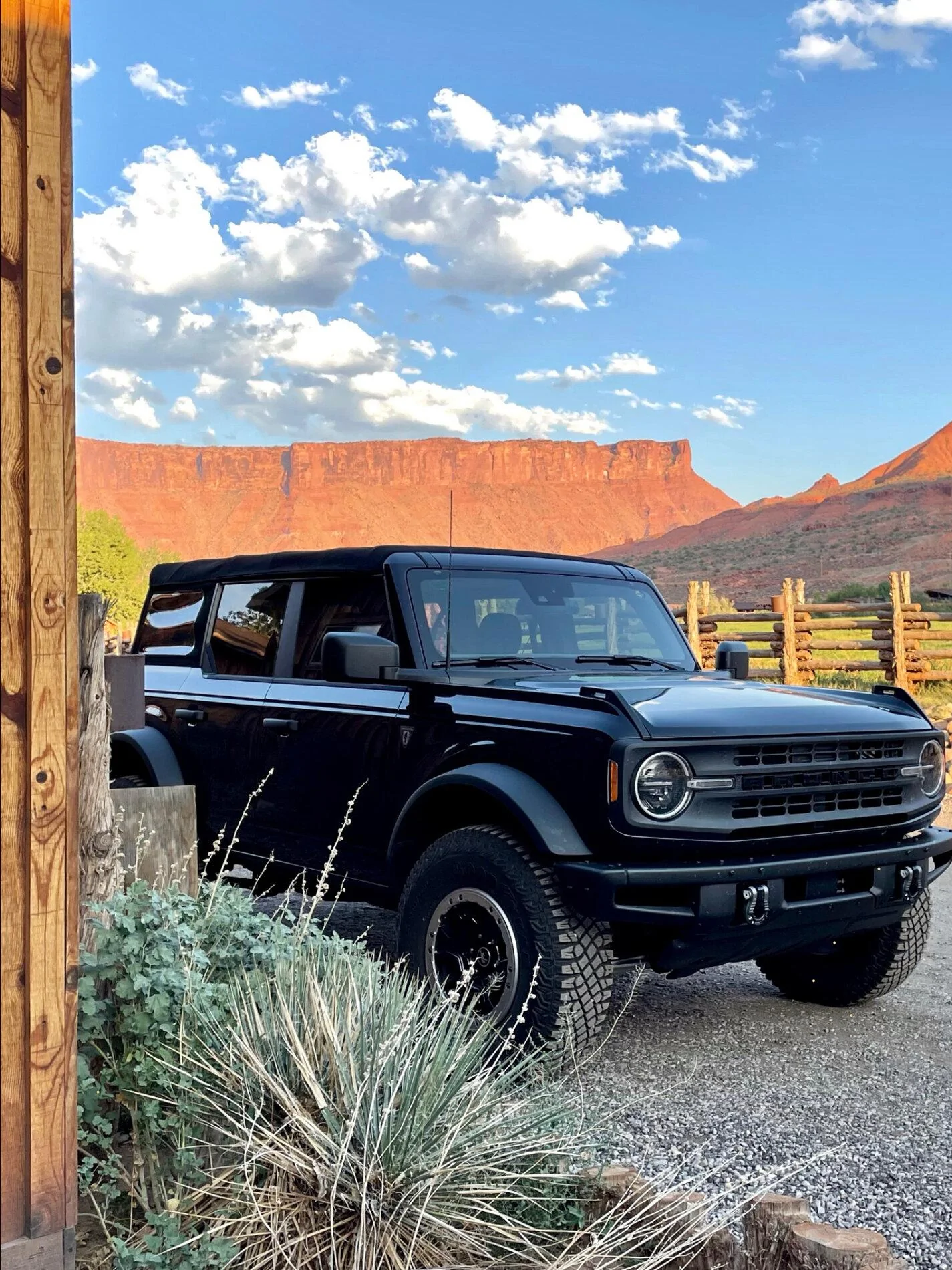Ford Bronco SHADOW BLACK Bronco Club 3B90FC39-9B0C-4FF3-ABBE-47E8F71798F2