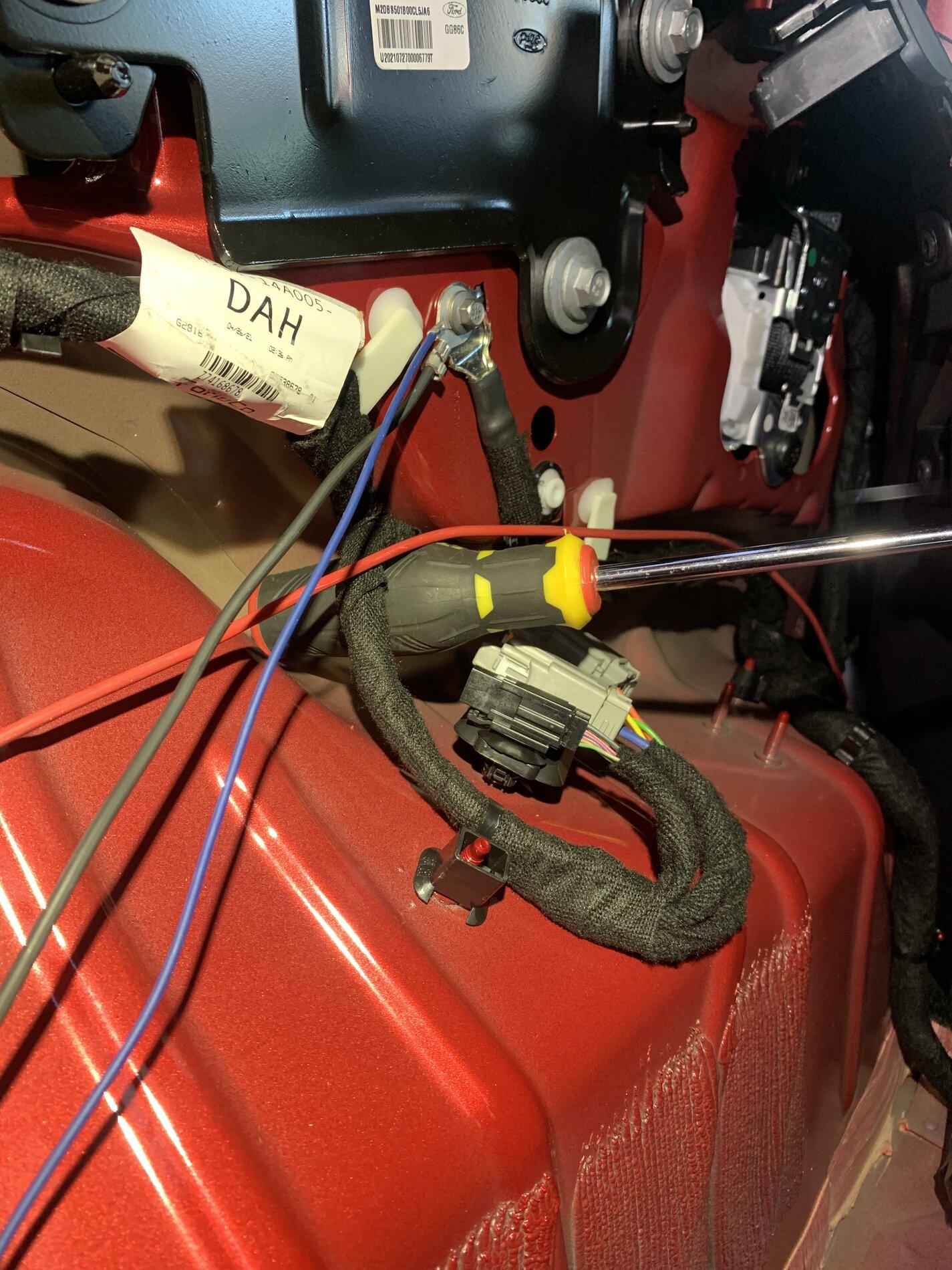 Ford Bronco Self wiring flat four-pin hitch receiver 0D8D9CFE-CD53-41D0-8C00-E96A53BB8A9C