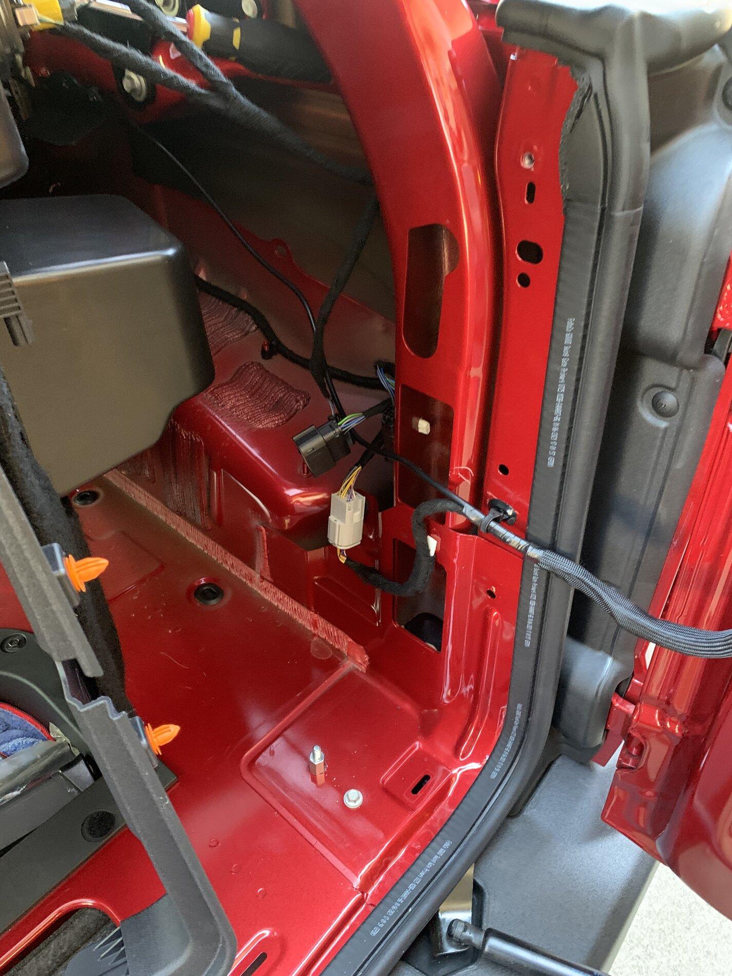 Ford Bronco Self wiring flat four-pin hitch receiver 5BBBFB8E-033B-46C7-B8AF-B38E376F6A0E
