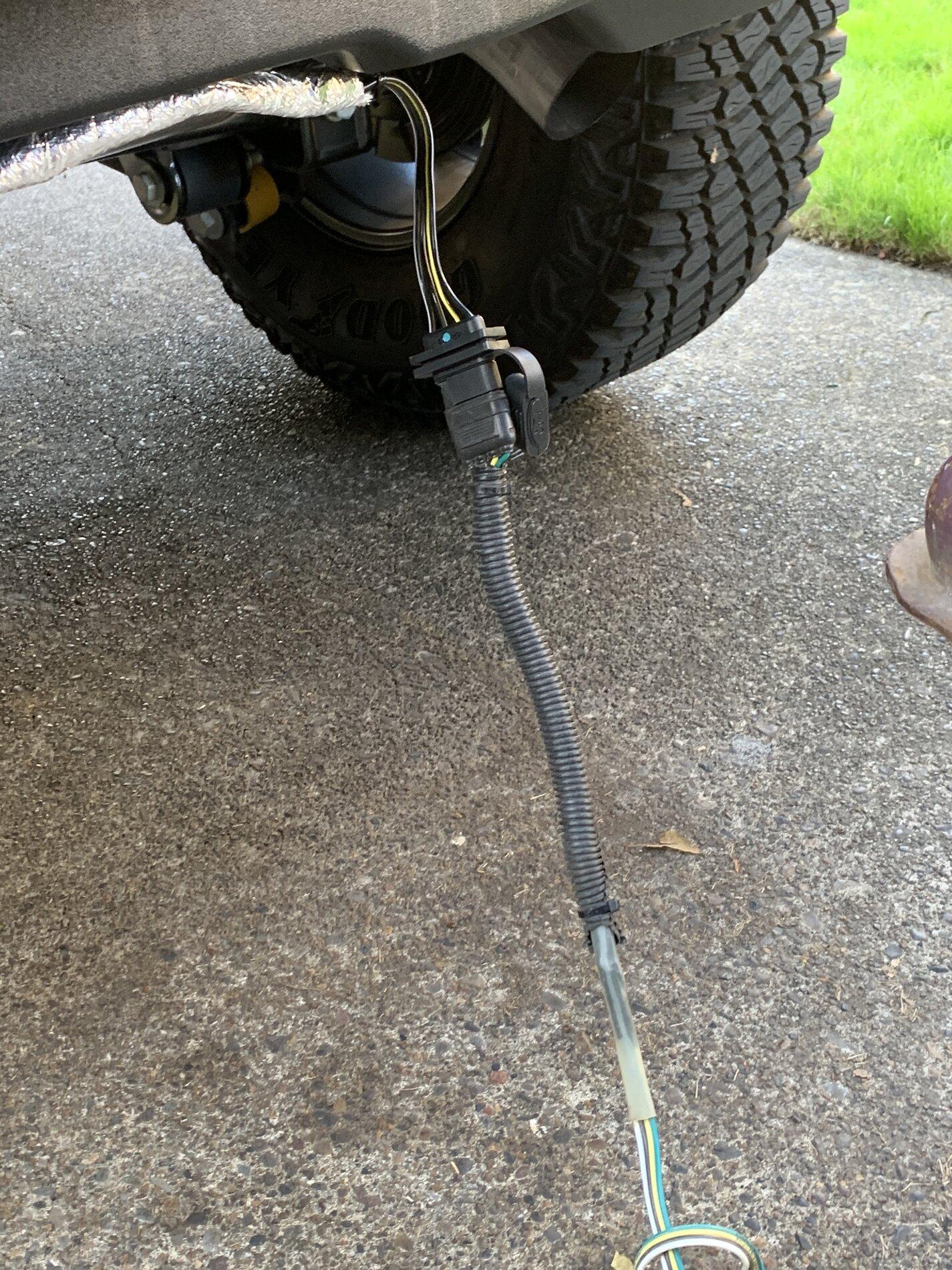 Ford Bronco Self wiring flat four-pin hitch receiver image