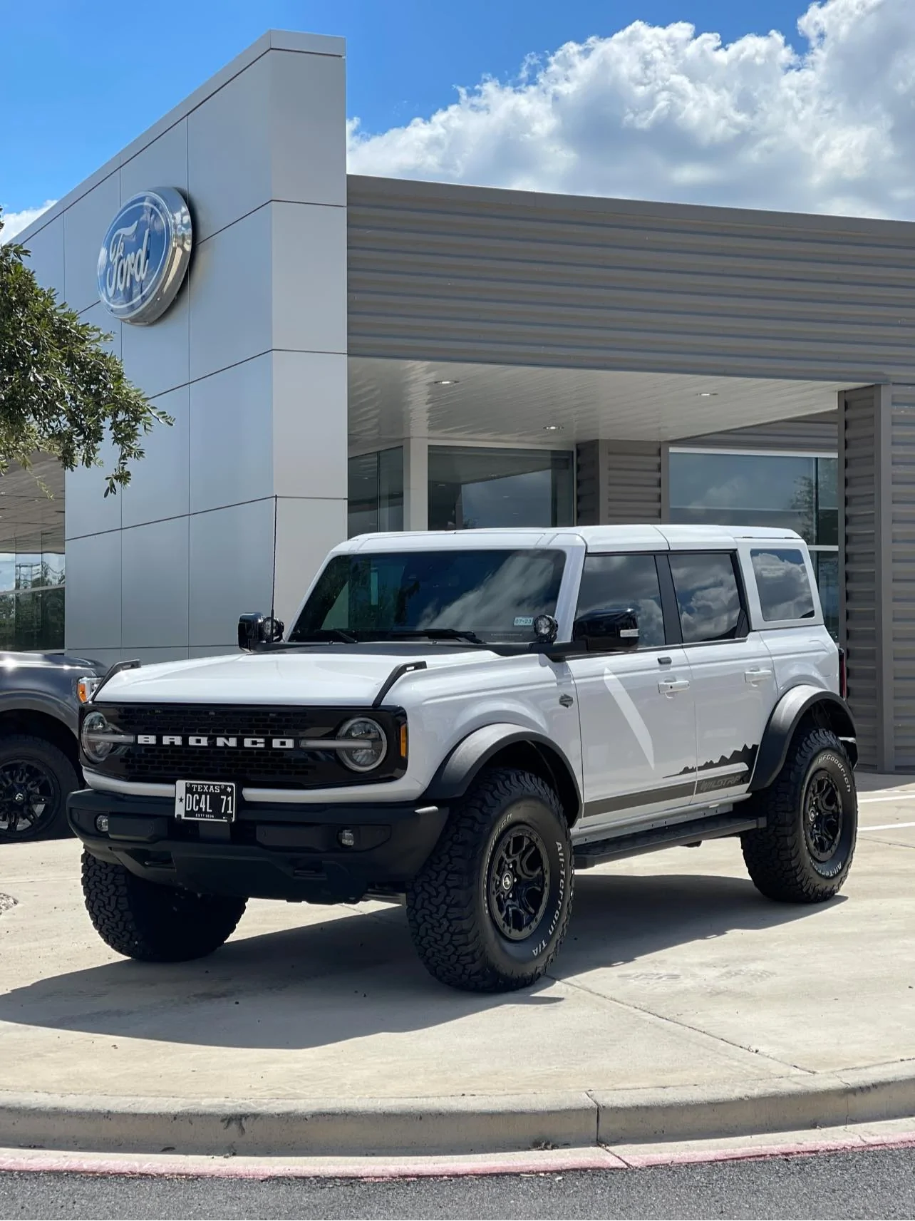 Ford Bronco OXFORD WHITE Bronco Club 2021 Bronco Oxford White Painted Roof