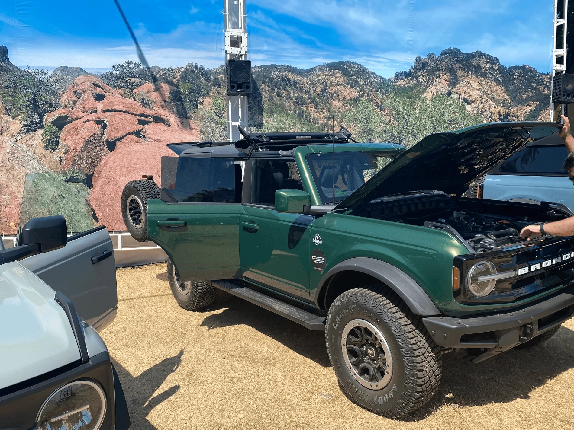 Ford Bronco ERUPTION GREEN Bronco Club 1632756853447