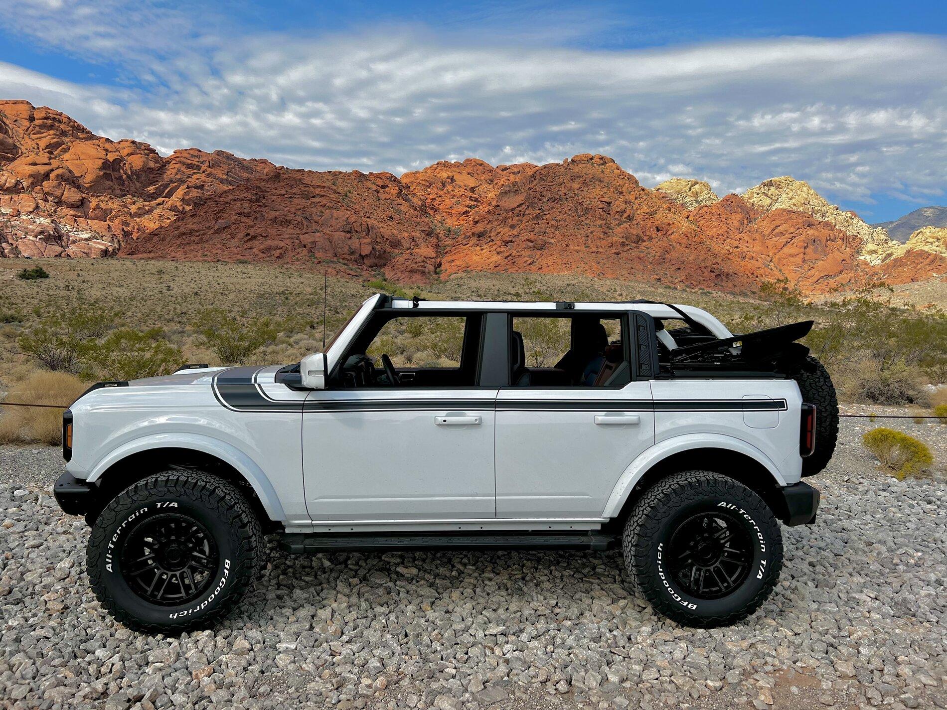 Ford Bronco OXFORD WHITE Bronco Club EF209F52-5F20-4116-9EF6-A36CF78AF931