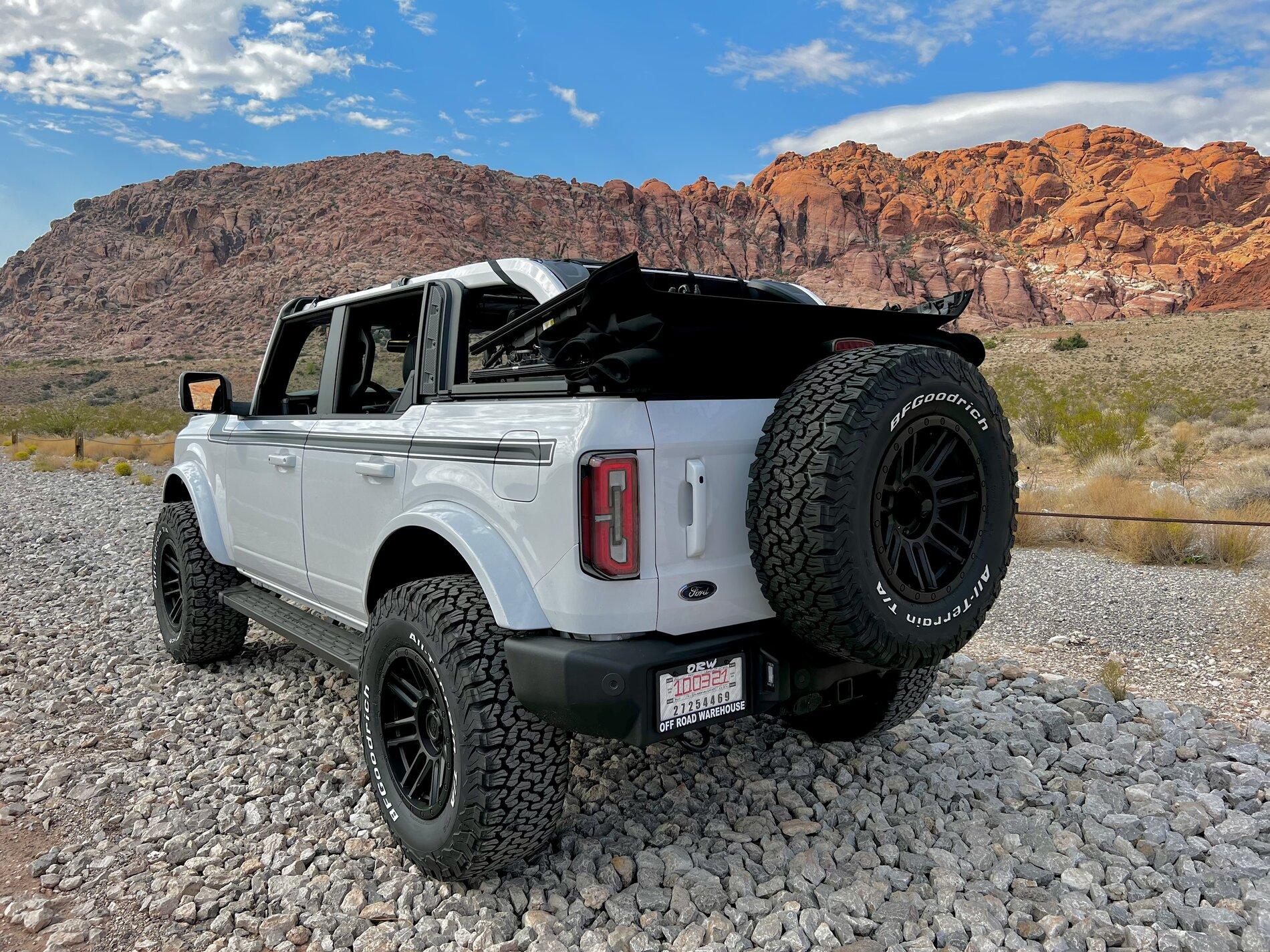 Ford Bronco OXFORD WHITE Bronco Club 9703467E-5B3E-40A8-8FBC-983A18B6C4C4