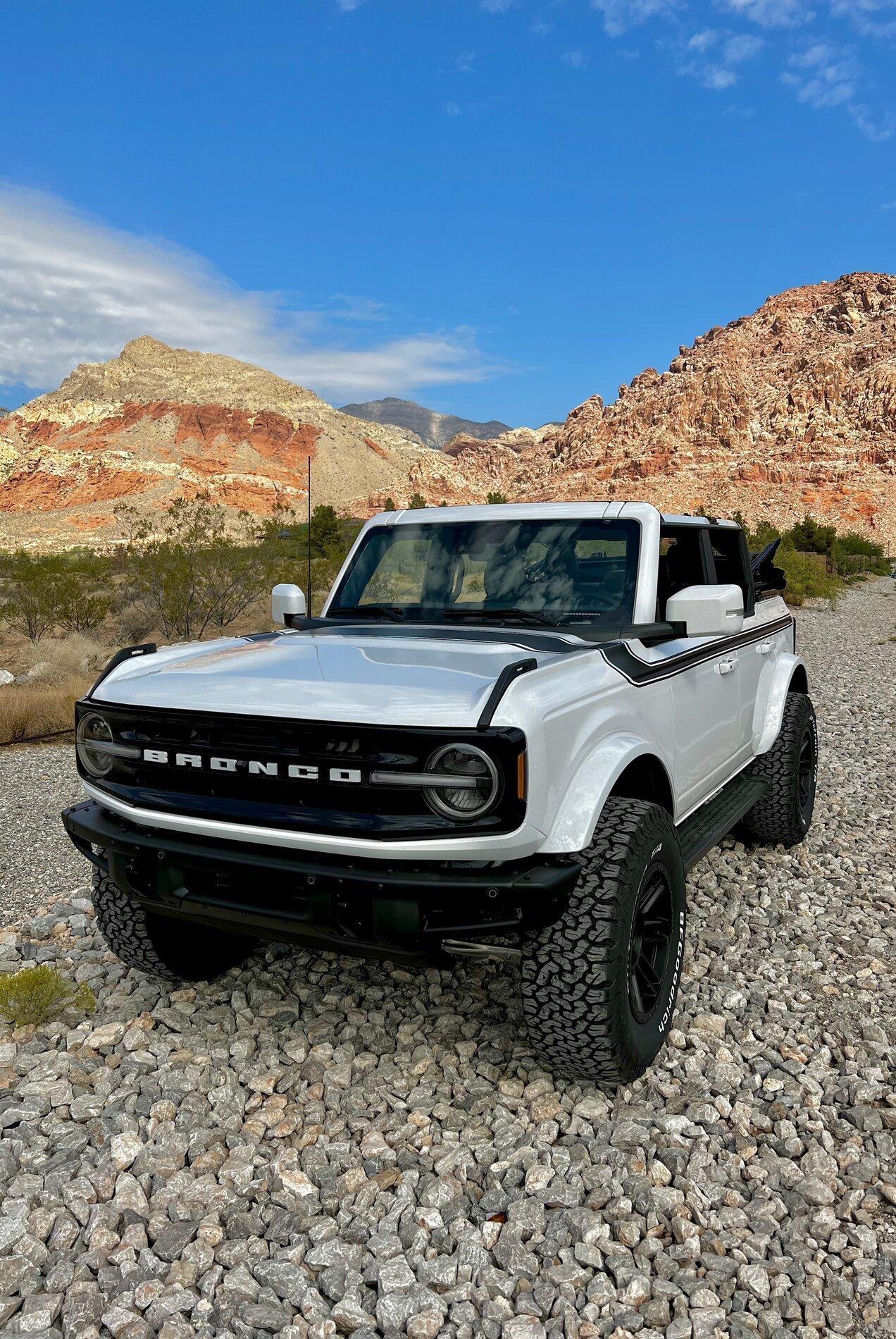 Ford Bronco OXFORD WHITE Bronco Club 473405DA-8D72-49A0-9A23-4A3F3C19ACE9