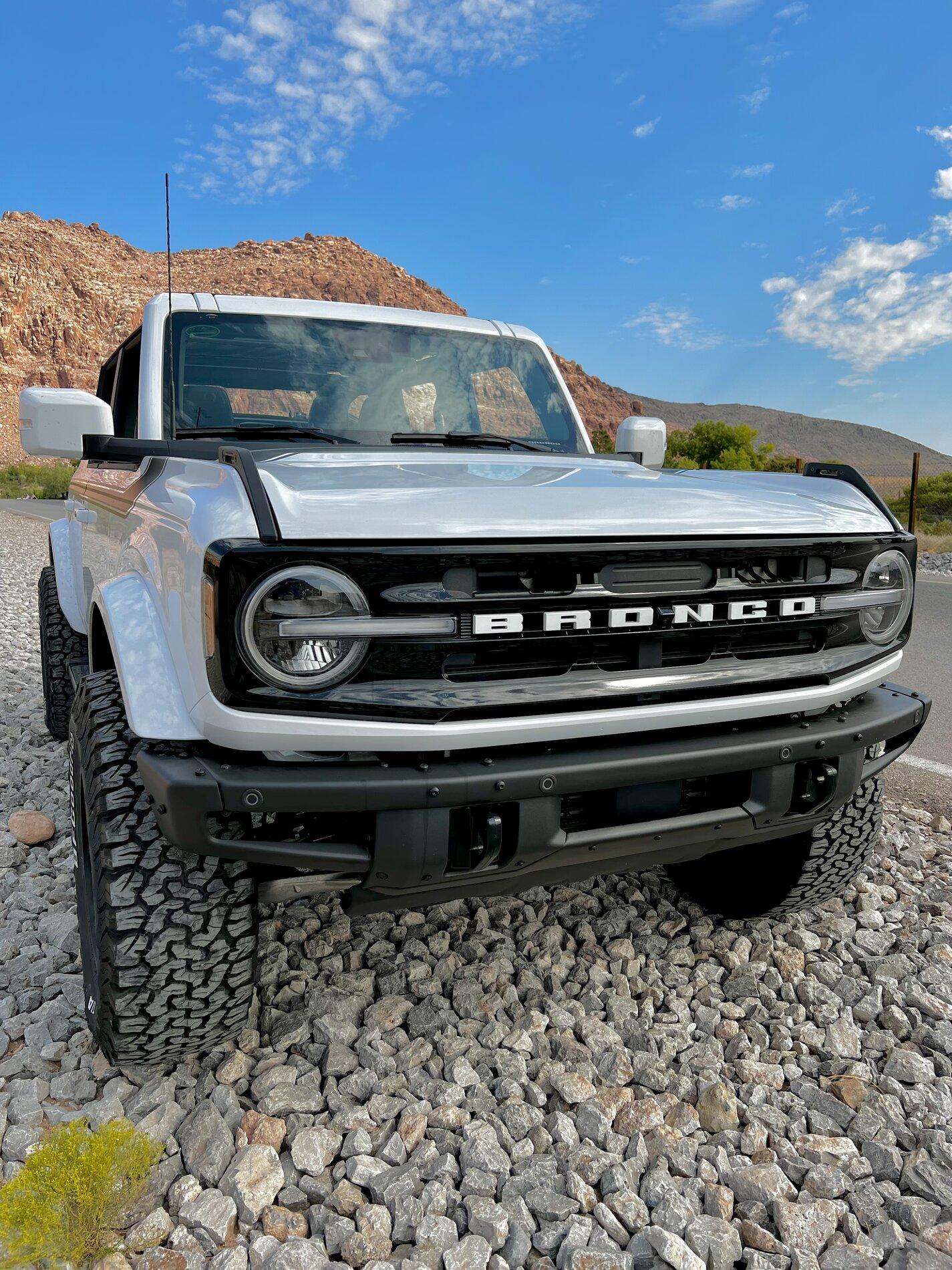 Ford Bronco OXFORD WHITE Bronco Club 35DD2B94-CB3E-4771-AC06-8B37541B682D