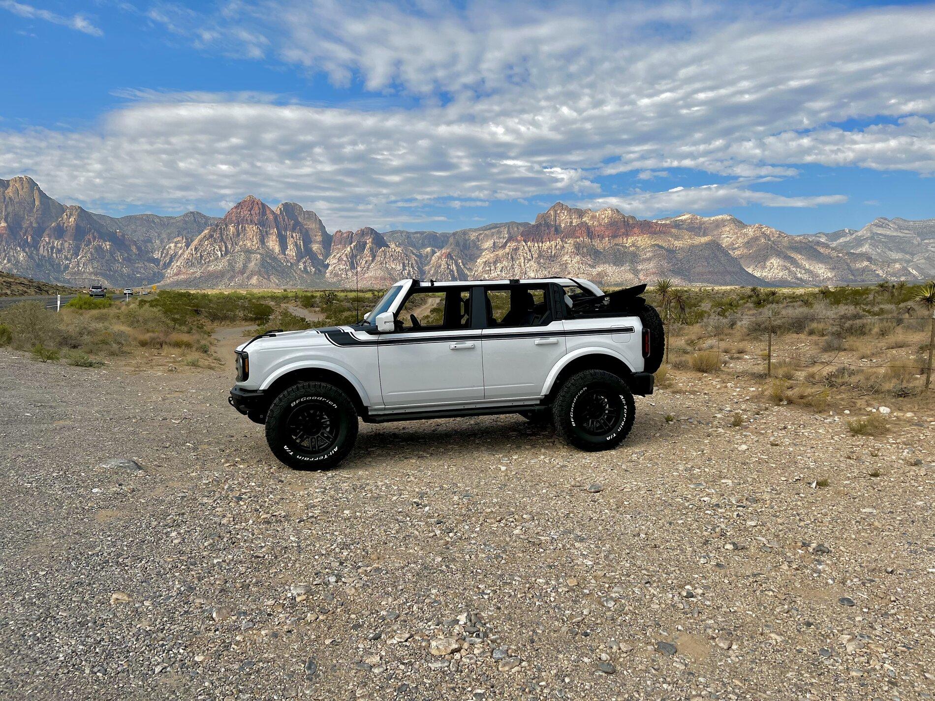 Ford Bronco OXFORD WHITE Bronco Club 7387368D-EDB8-4F9C-8C24-A6587E30A645