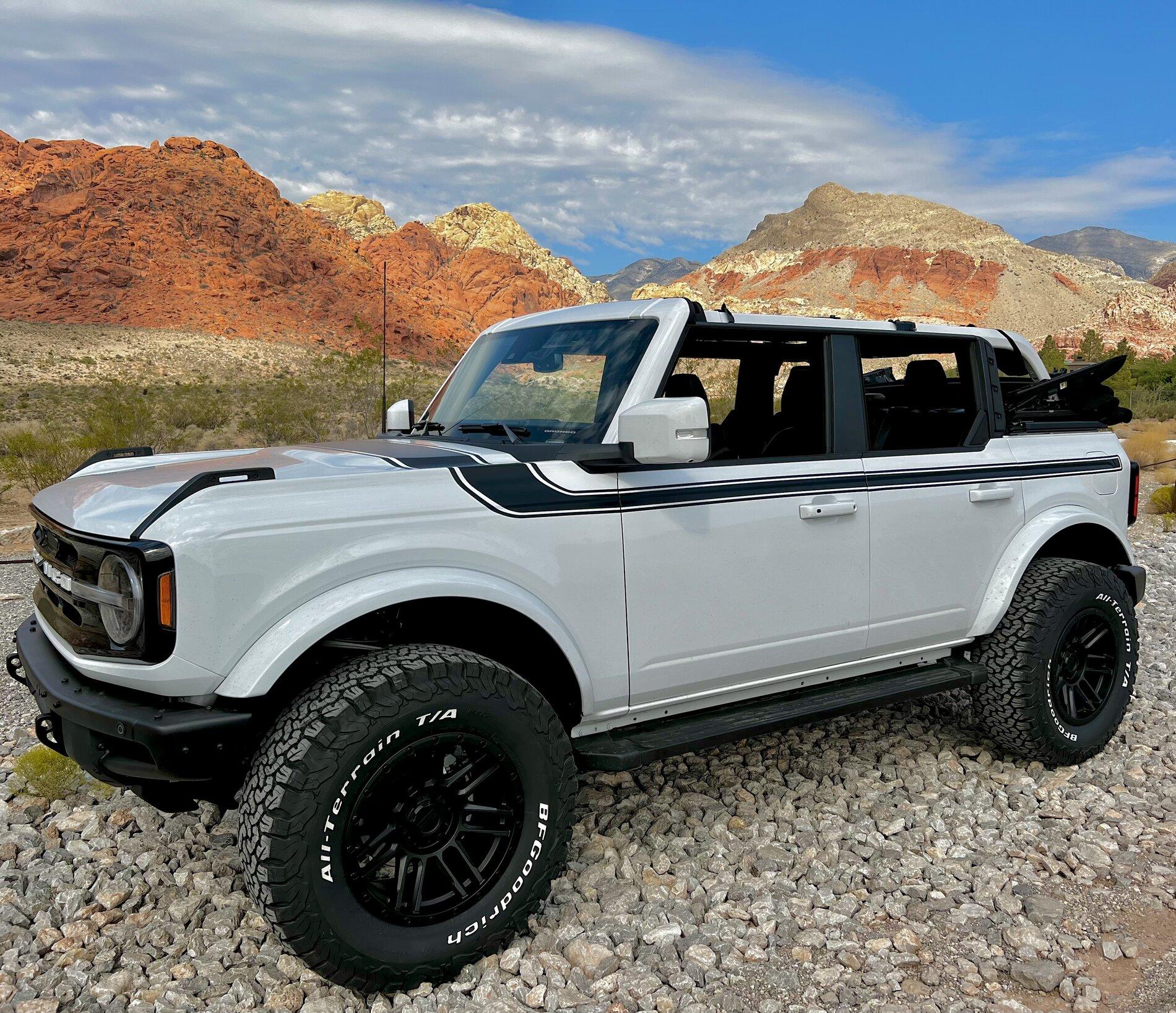 Ford Bronco OXFORD WHITE Bronco Club 75C6F5E9-9FAA-4BD6-AEB0-C86DD387C24B