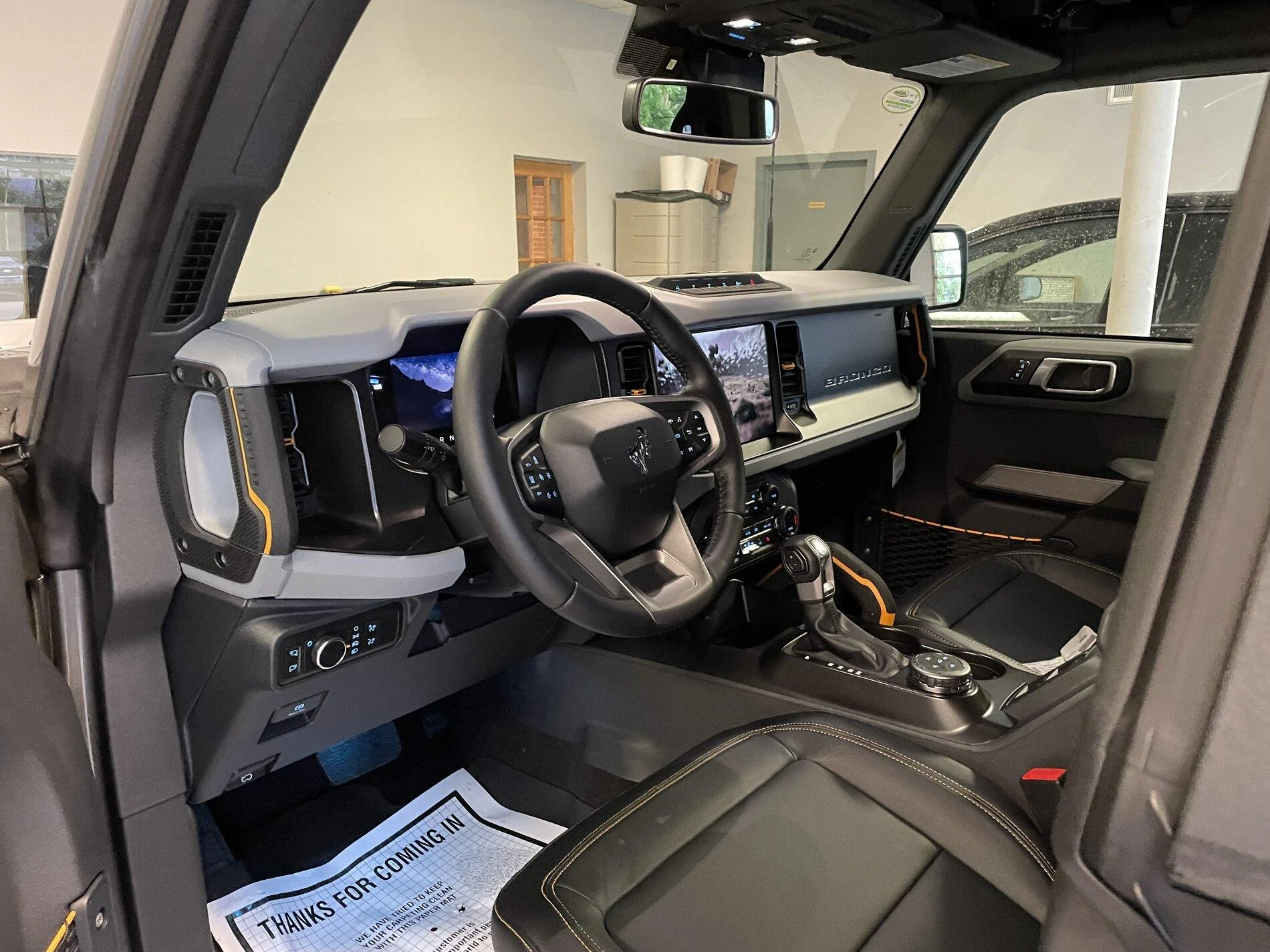 Ford Bronco CARBONIZED GRAY Bronco Club IMG-1208
