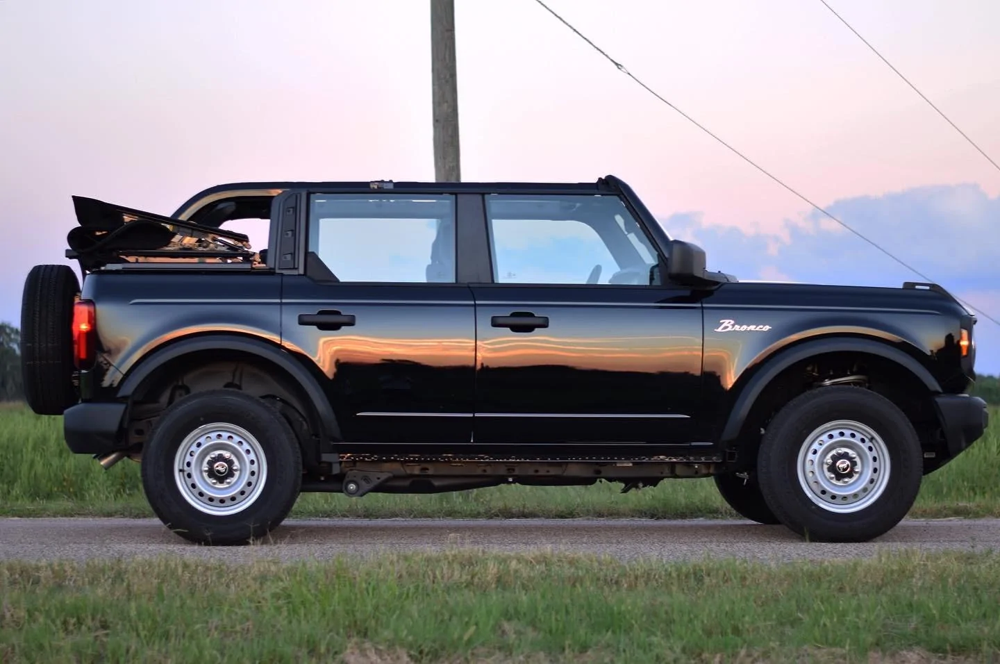 Ford Bronco BroncoDepotUSA's 4Dr - Shadow Black Base- No Options 4F66047E-8D2A-402F-977B-FCC4A328F528