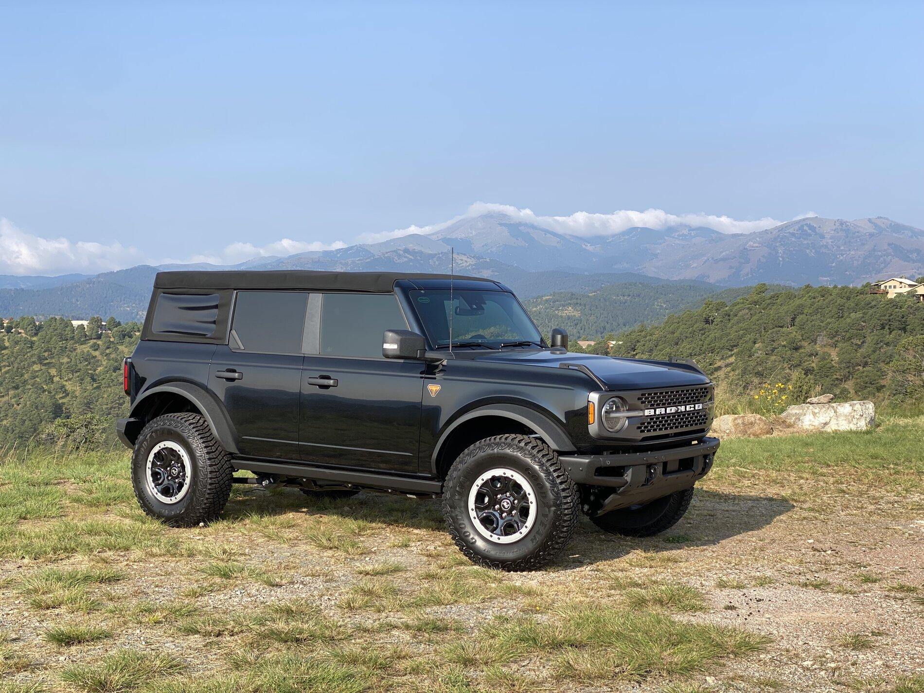 Ford Bronco SHADOW BLACK Bronco Club IMG_8420