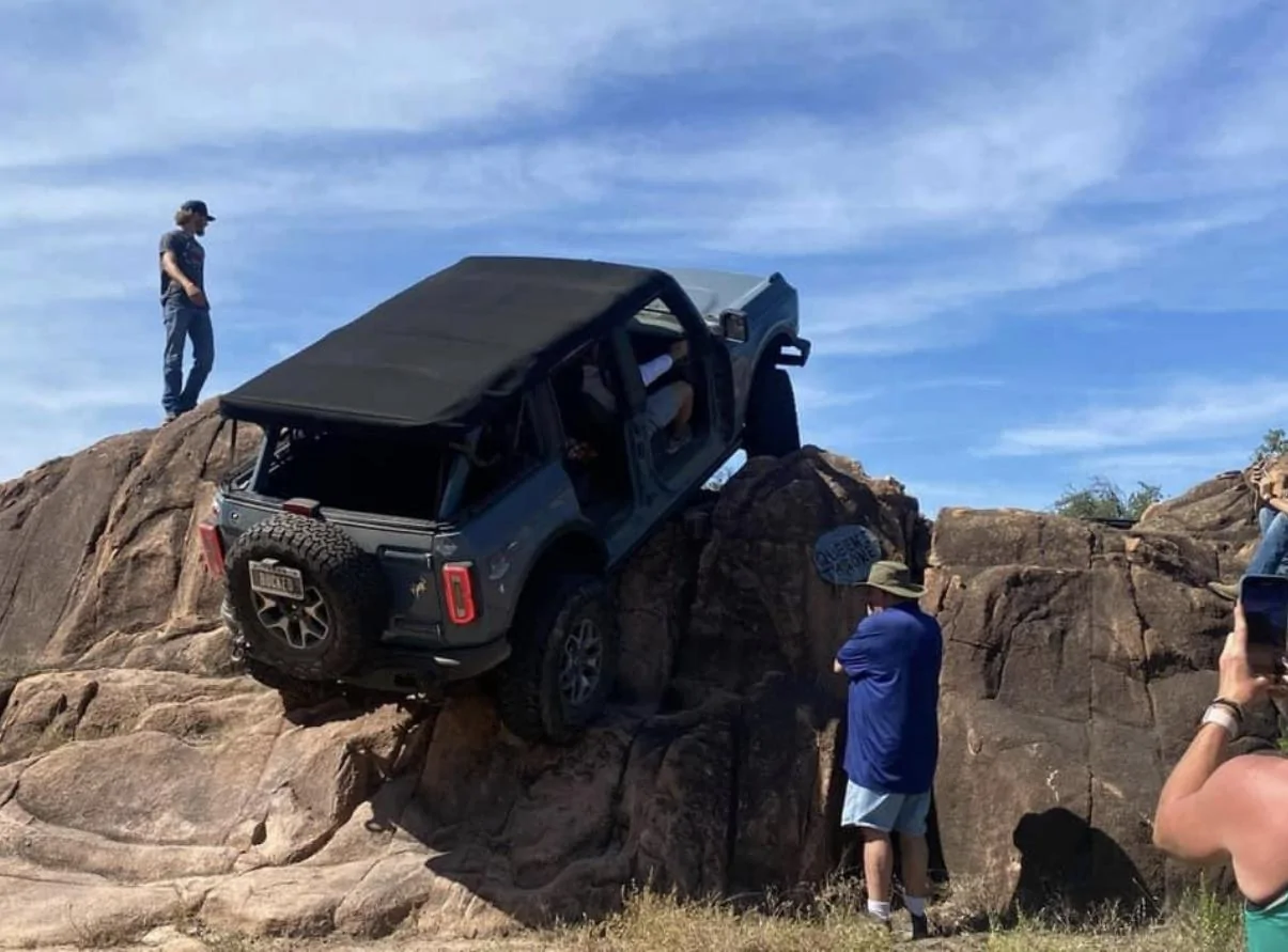 Ford Bronco 2021 Bronco snaps both tie rods valiantly on extreme obstacle (Queens Throne obstacle on K2 trail) C86545A8-9A8F-4680-8CDF-209D064DCE30