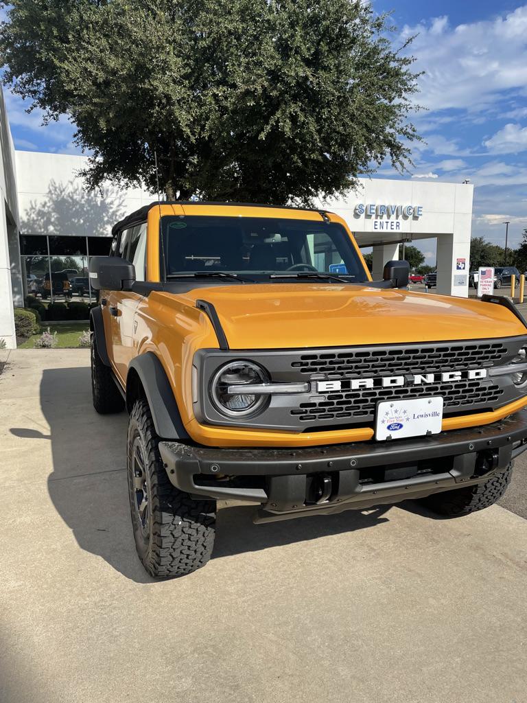 Ford Bronco Cyber Orange vs. Lunar Rock DE559608-F630-40DE-ABB9-EBAADFDCD9E8_1_105_c