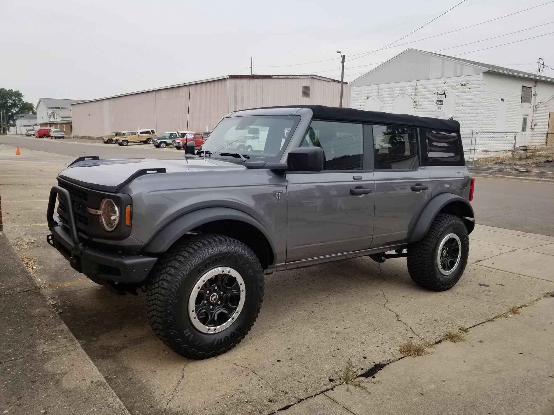 Ford Bronco CARBONIZED GRAY Bronco Club 20211002_163516