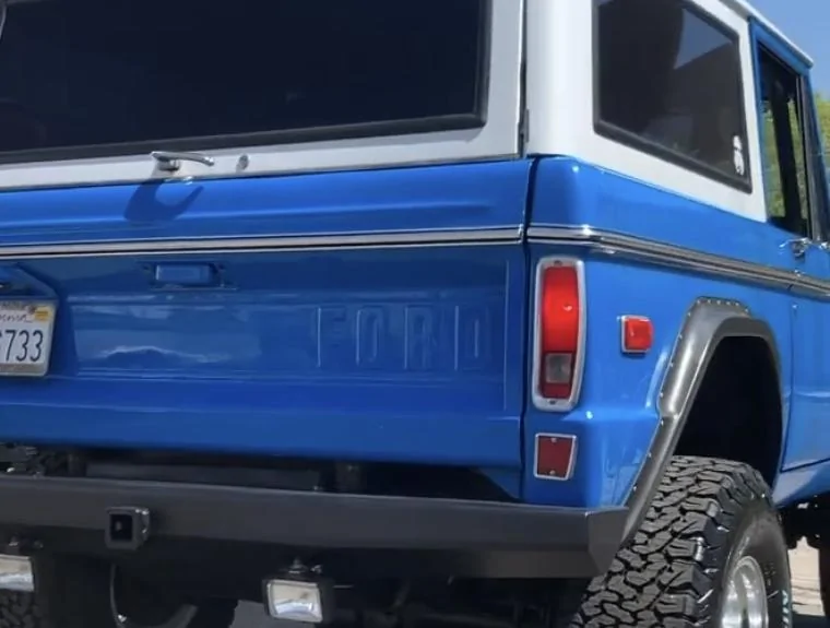 Ford Bronco FORD stamp on the tailgate 34EBB8FF-5DA3-47B3-B63A-48C34D1E665F
