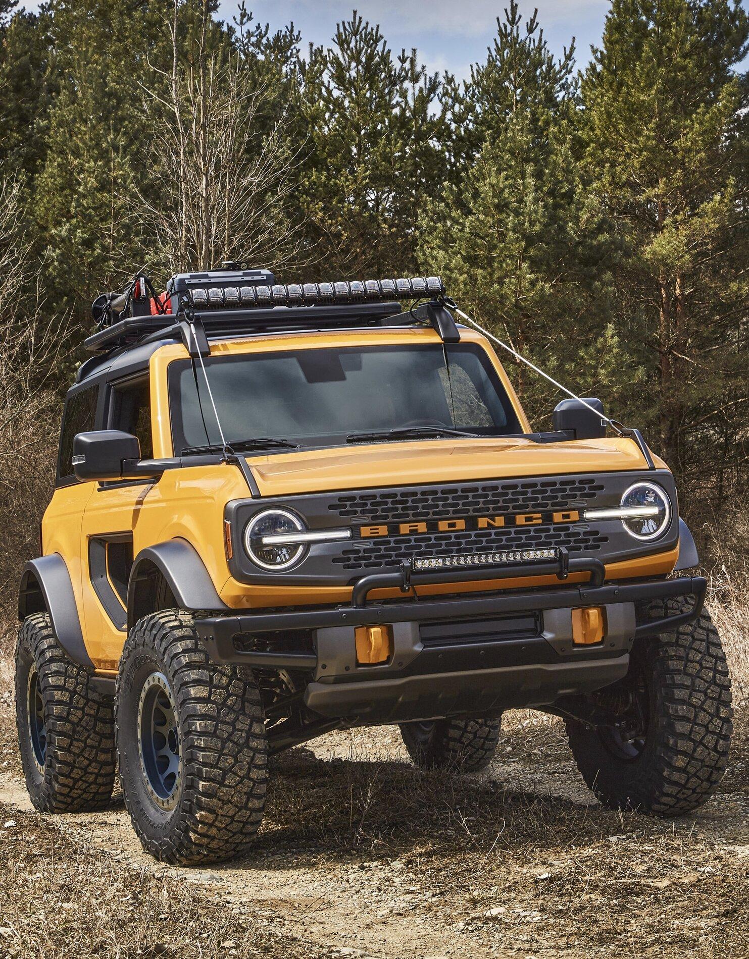 Ford Bronco Bronco Sasquatch 4-Door Looks Beast Rolling Down Highway 56B06FCE-DB4C-4C87-ACB1-CAF6C373F5EE