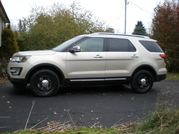 Ford Bronco Photoshop request - Dog-dish Hubcpas 661D0940-3BE8-4C7E-AAD1-A8571A50F7AE