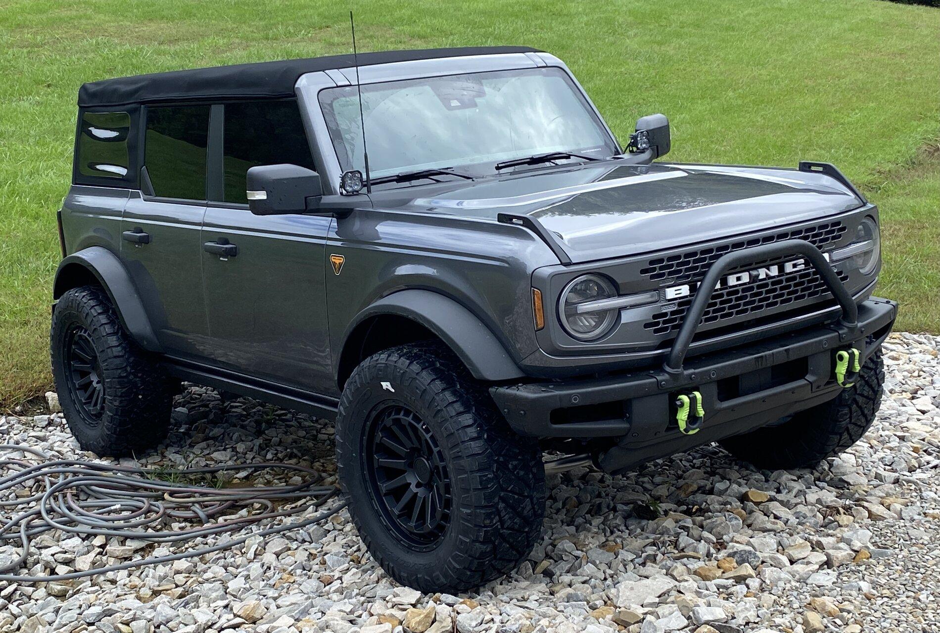 Ford Bronco CARBONIZED GRAY Bronco Club A60B14B4-B3E3-46E0-A071-3D3171580BAB