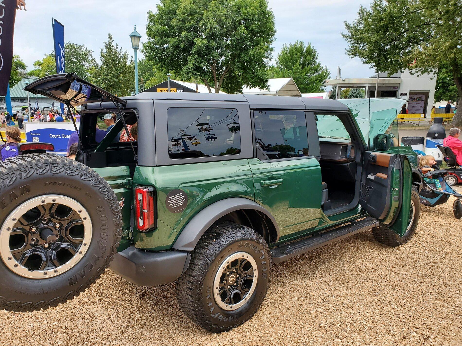 Ford Bronco ERUPTION GREEN Bronco Club green2-