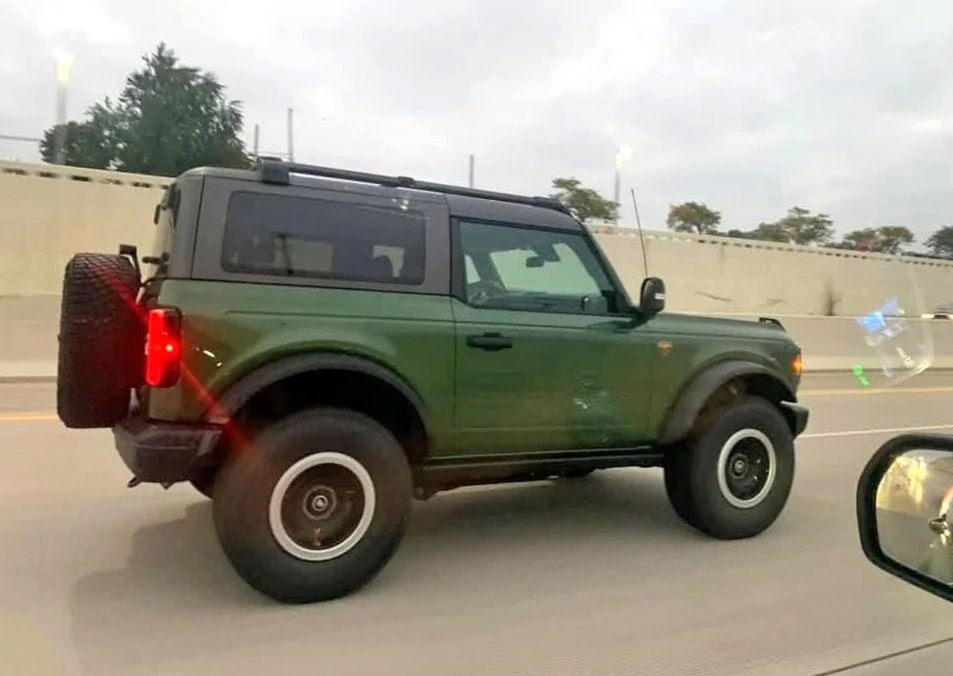 Ford Bronco 🚨Eruption Green 2-door Bronco Badlands spotted on the move 💚 Eruption Green Bronco 2-Door