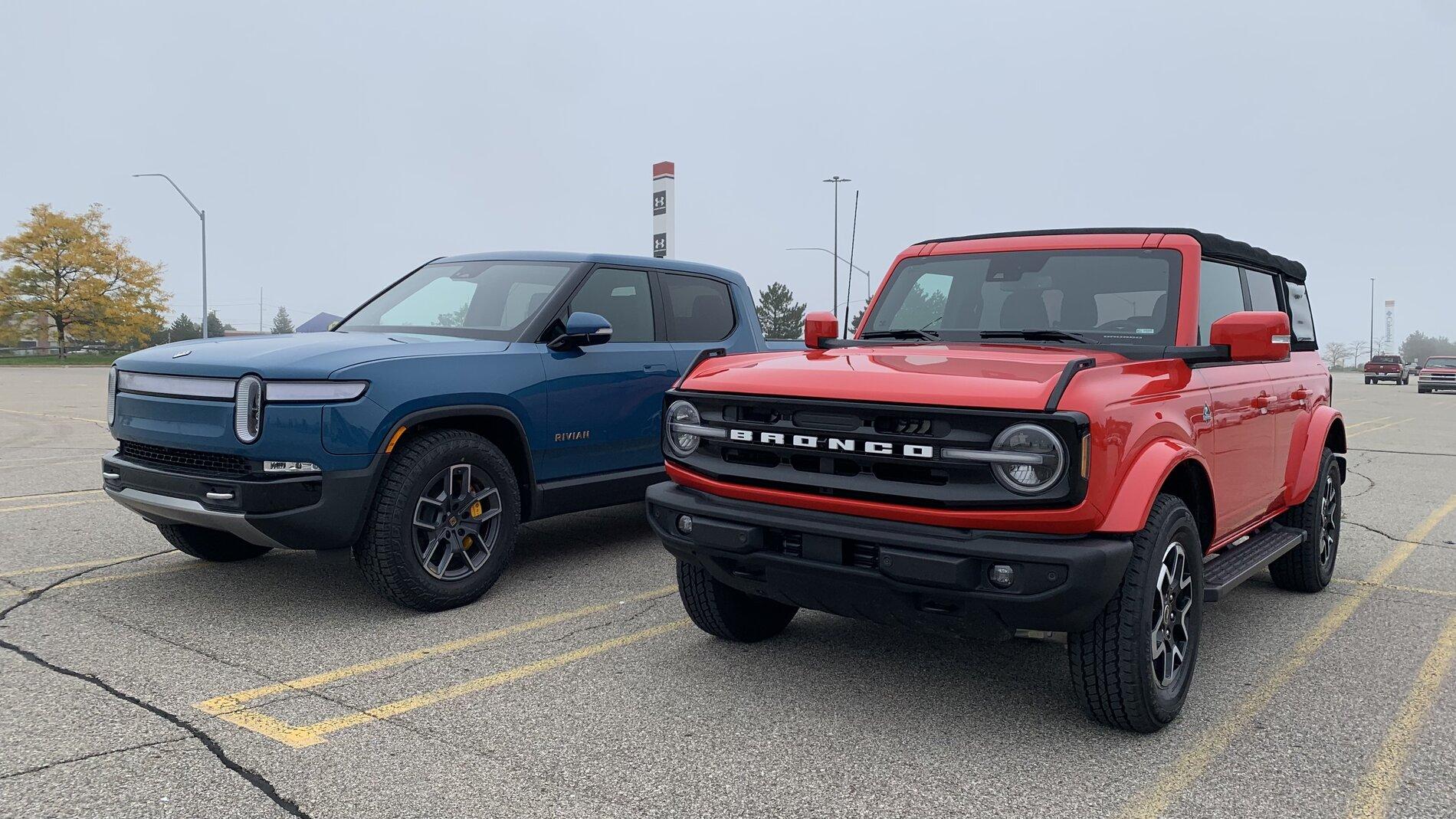 Ford Bronco Bronco vs Rivian R1T Pics! 27954901-B04E-4231-AB26-82E49F60B9E3