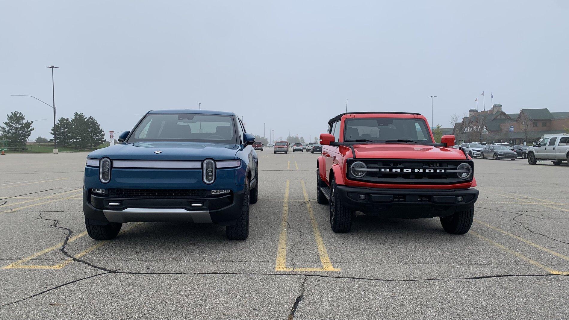 Ford Bronco Bronco vs Rivian R1T Pics! DF54DC8A-44D5-486D-81FC-93BD9E273AAB