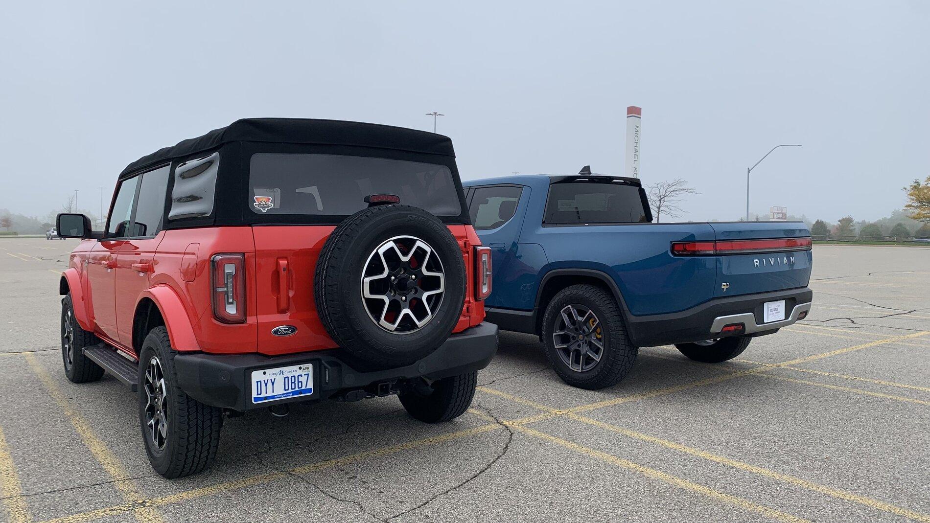 Ford Bronco Bronco vs Rivian R1T Pics! 69F5CBB8-01F0-4EBD-8D67-2E42F8917D3F