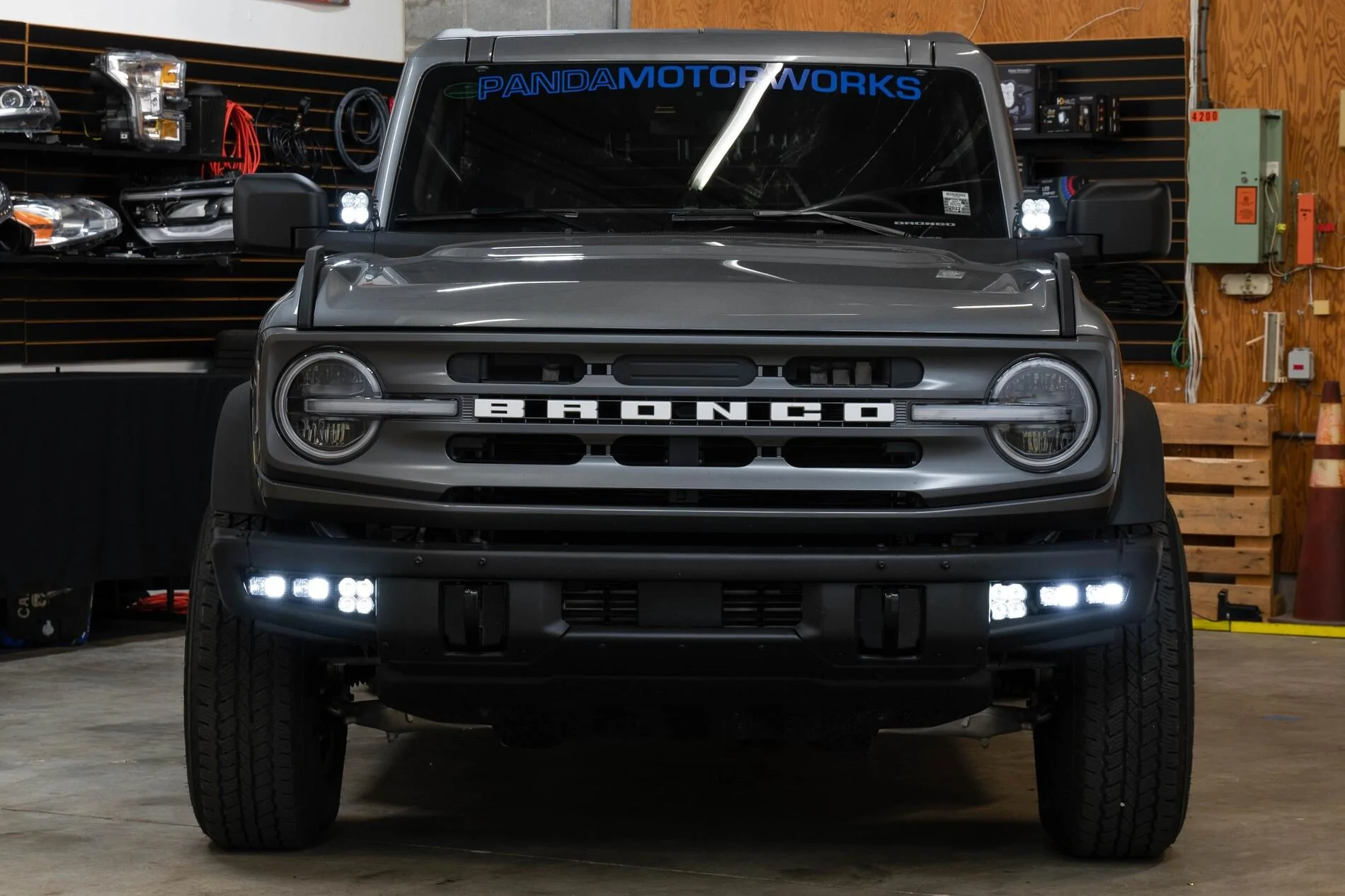 Ford Bronco Lights SzBW54s