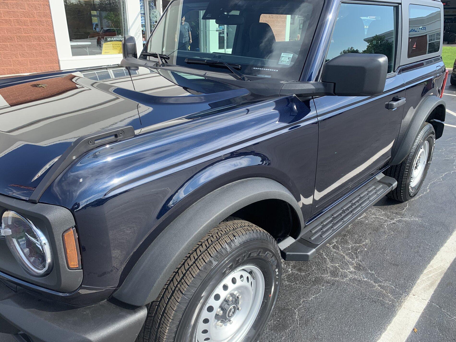 Ford Bronco ANTIMATTER BLUE Bronco Club 996CD910-5C14-43AB-B99F-06E1AD2BA5BC