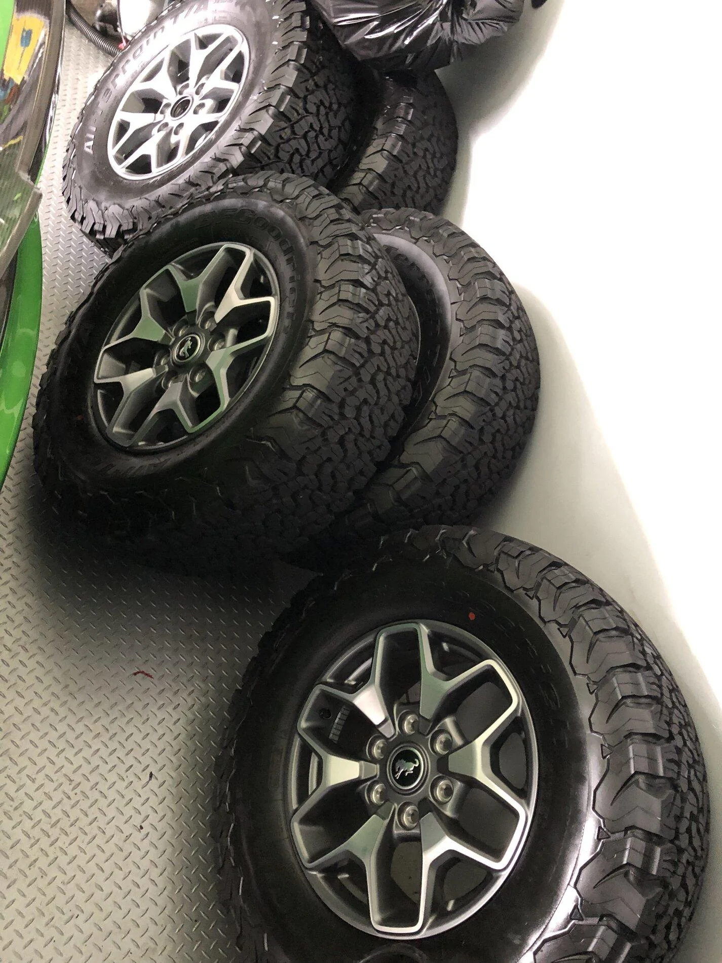 Ford Bronco WTB Badlands Std 33" KO2 Tires 17DF7049-A1A4-4001-B7E8-C3935D3540A0