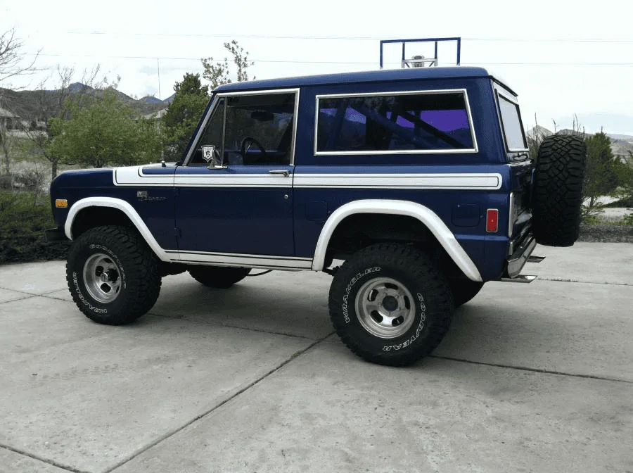 Ford Bronco White Stripes on AMB! 1633919678039