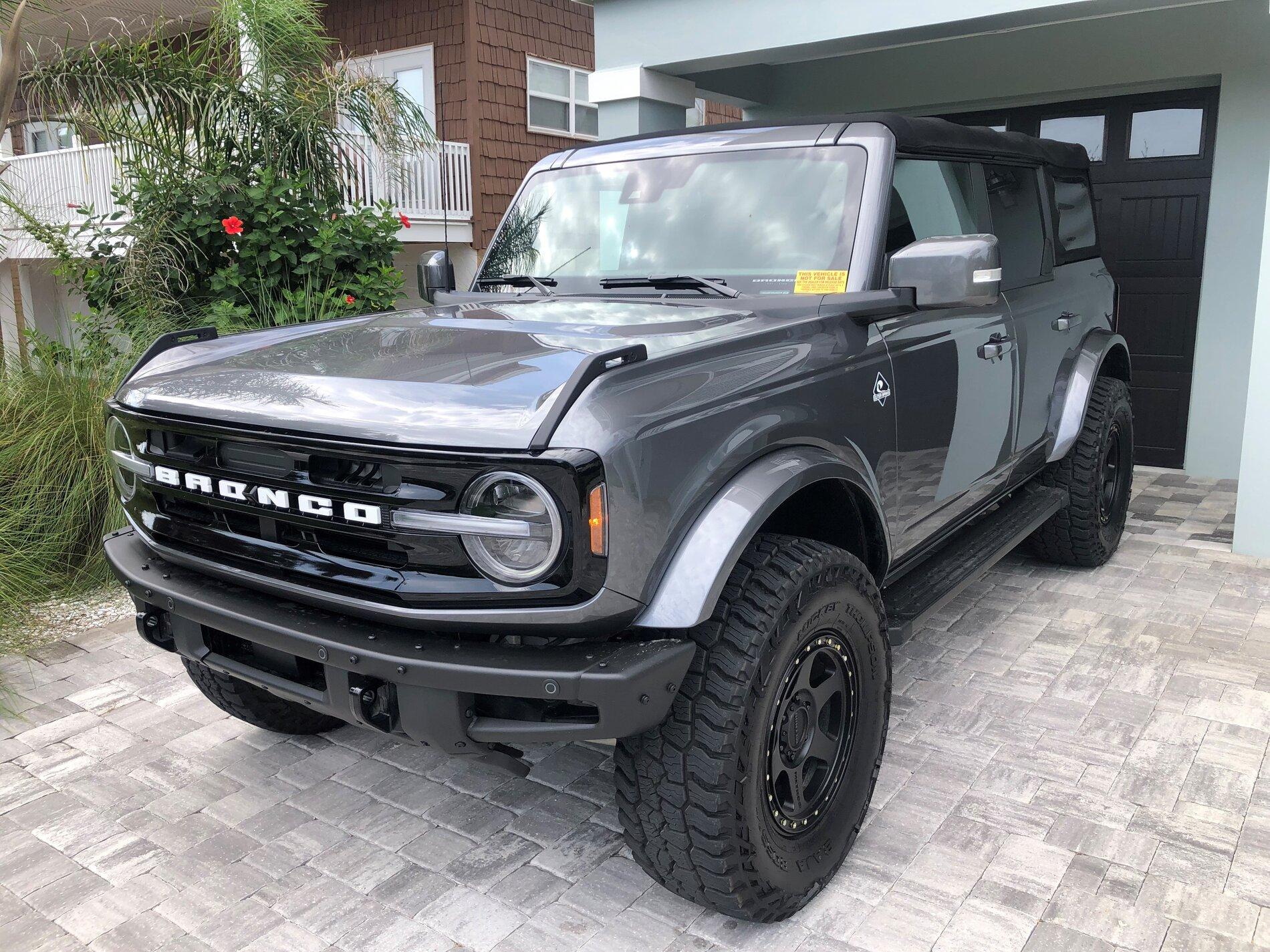 Ford Bronco 7 speed Manuel  Vs 10 speed Auto. Bronco 1