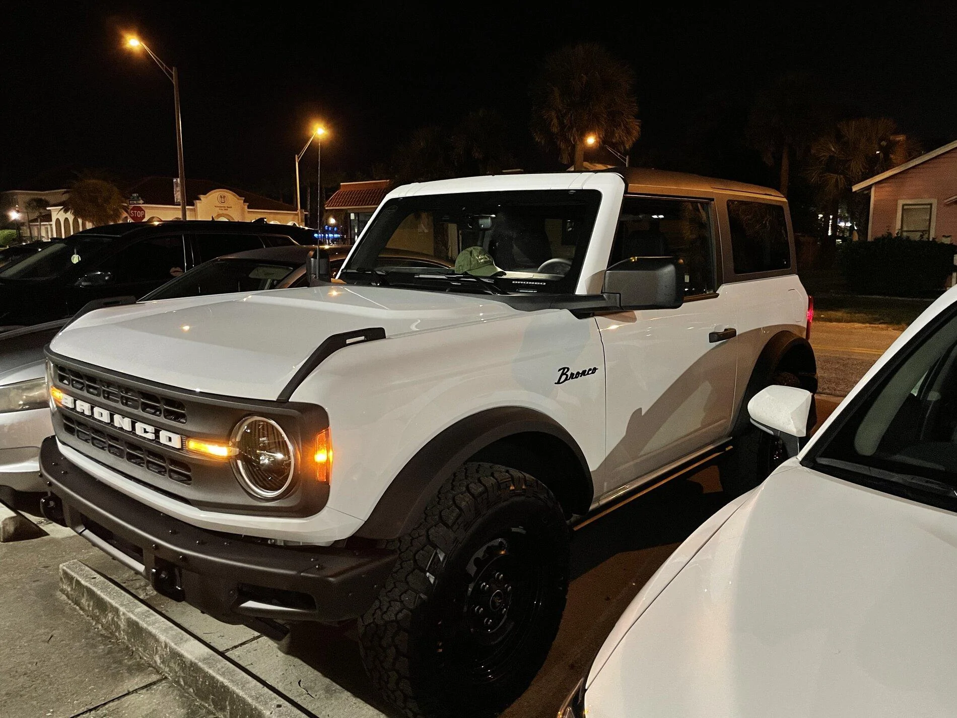 Ford Bronco OXFORD WHITE Bronco Club ABF0D457-2A43-486C-9244-267D00C39FB8